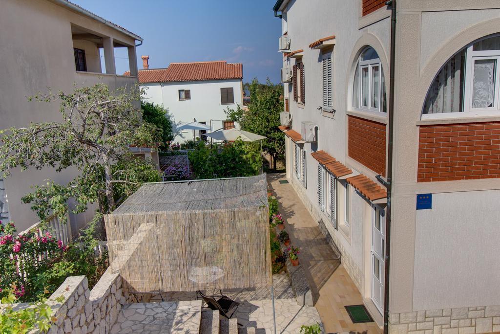 Apartment Nikolina มาลีโลชินจ์ ภายนอก รูปภาพ